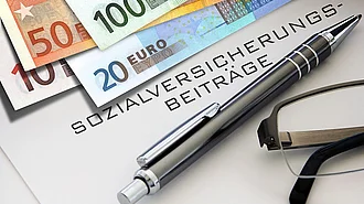 Kein Erstattungsanspruch gegen die Krankenkasse bei Arbeitsvertragsumdeutung Kein Erstattungsanspruch gegen die Krankenkasse bei Arbeitsvertragsumdeutung