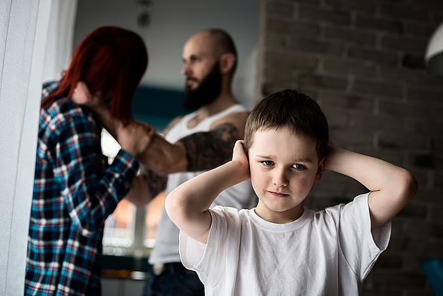 Gewalt gegen die Mutter berechtigt zum alleinigen Sorgerecht