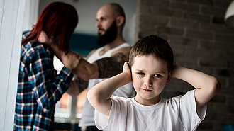 Gewalt gegen die Mutter berechtigt zum alleinigen Sorgerecht