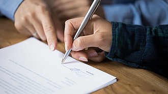 Keine Vollständige Abdingbarkeit des § 615 BGB