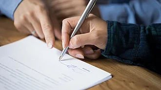 Keine Vollständige Abdingbarkeit des § 615 BGB
