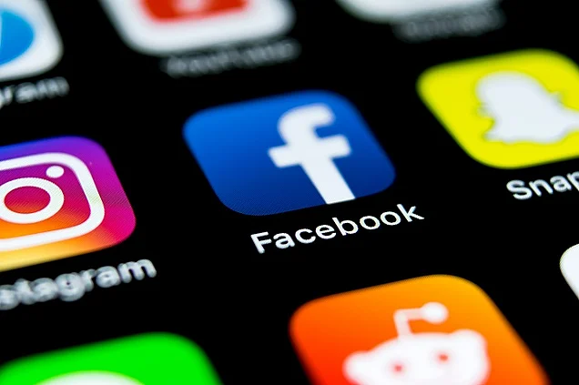 Negatives Auftreten auf privatem Social Media begründet grundsätzlich keinen Kündigungsgrund