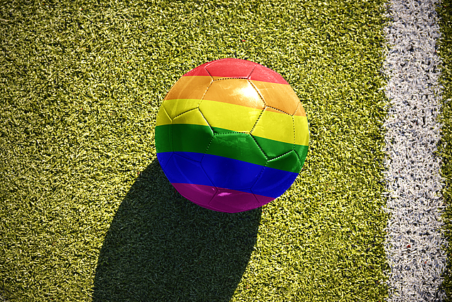 Fussball in Regenbogenfarben