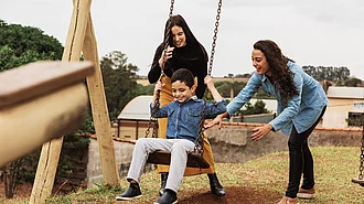 Zweite Mutter muss das von ihrer Frau geborene Kind auch dann adoptieren, wenn dieses durch ihre Eizelle gezeugt worden ist